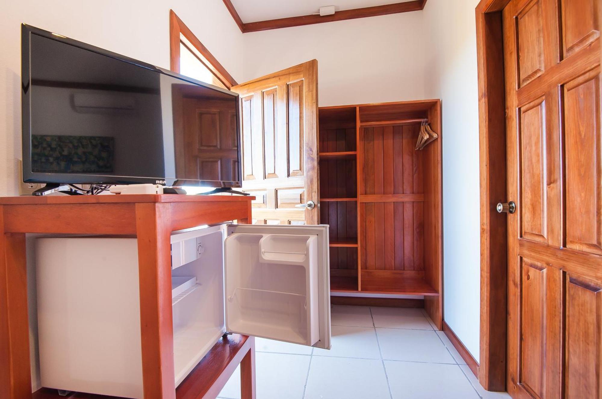 Hotel Los Corales West End Bagian luar foto