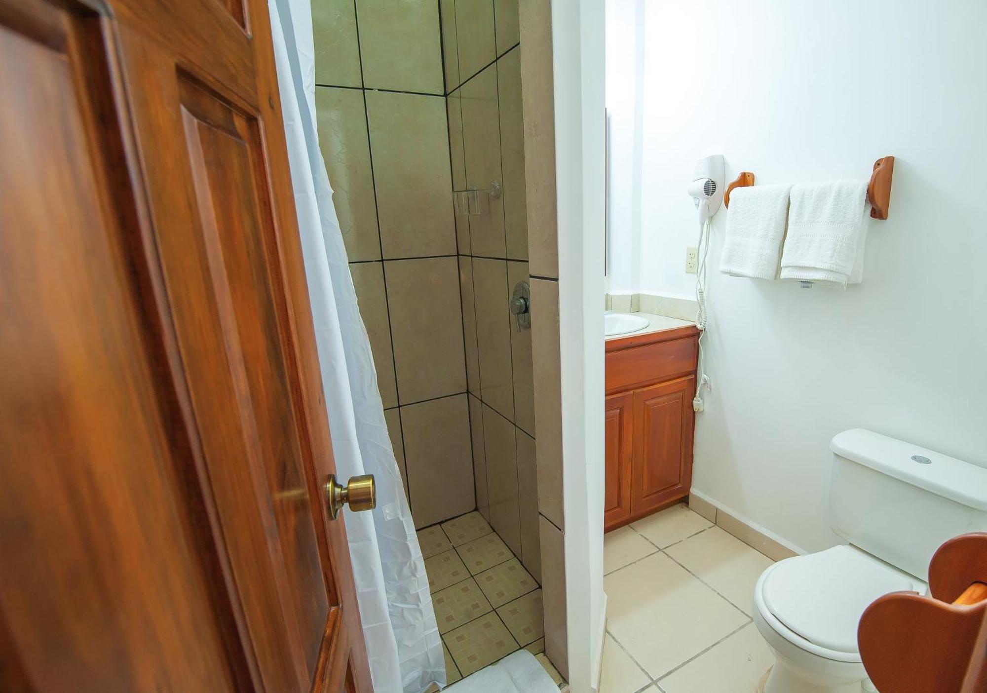 Hotel Los Corales West End Bagian luar foto