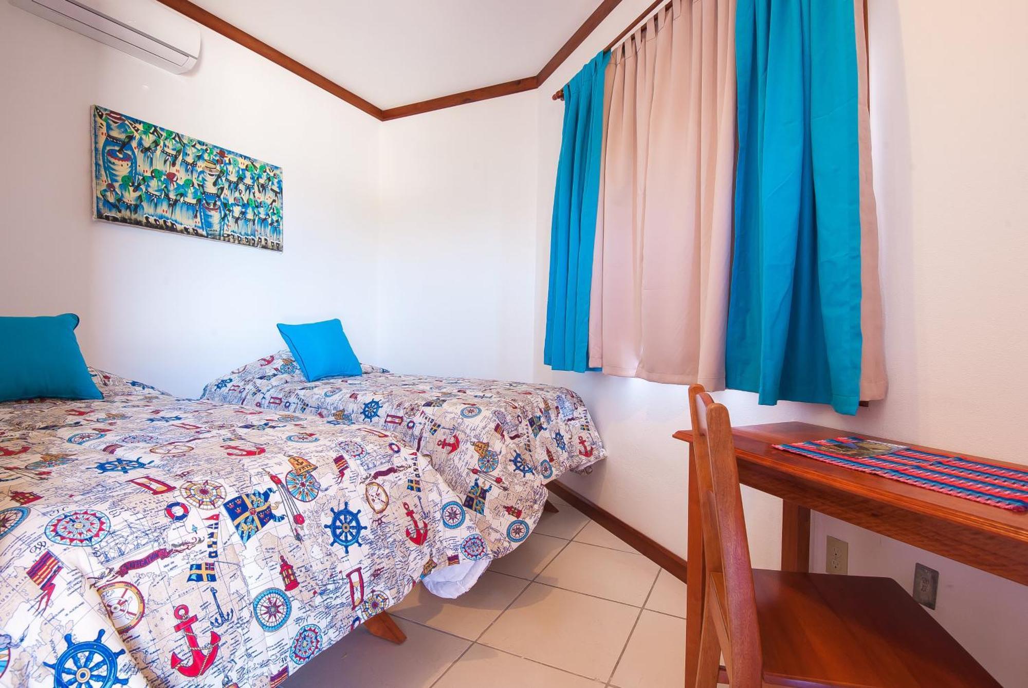Hotel Los Corales West End Bagian luar foto