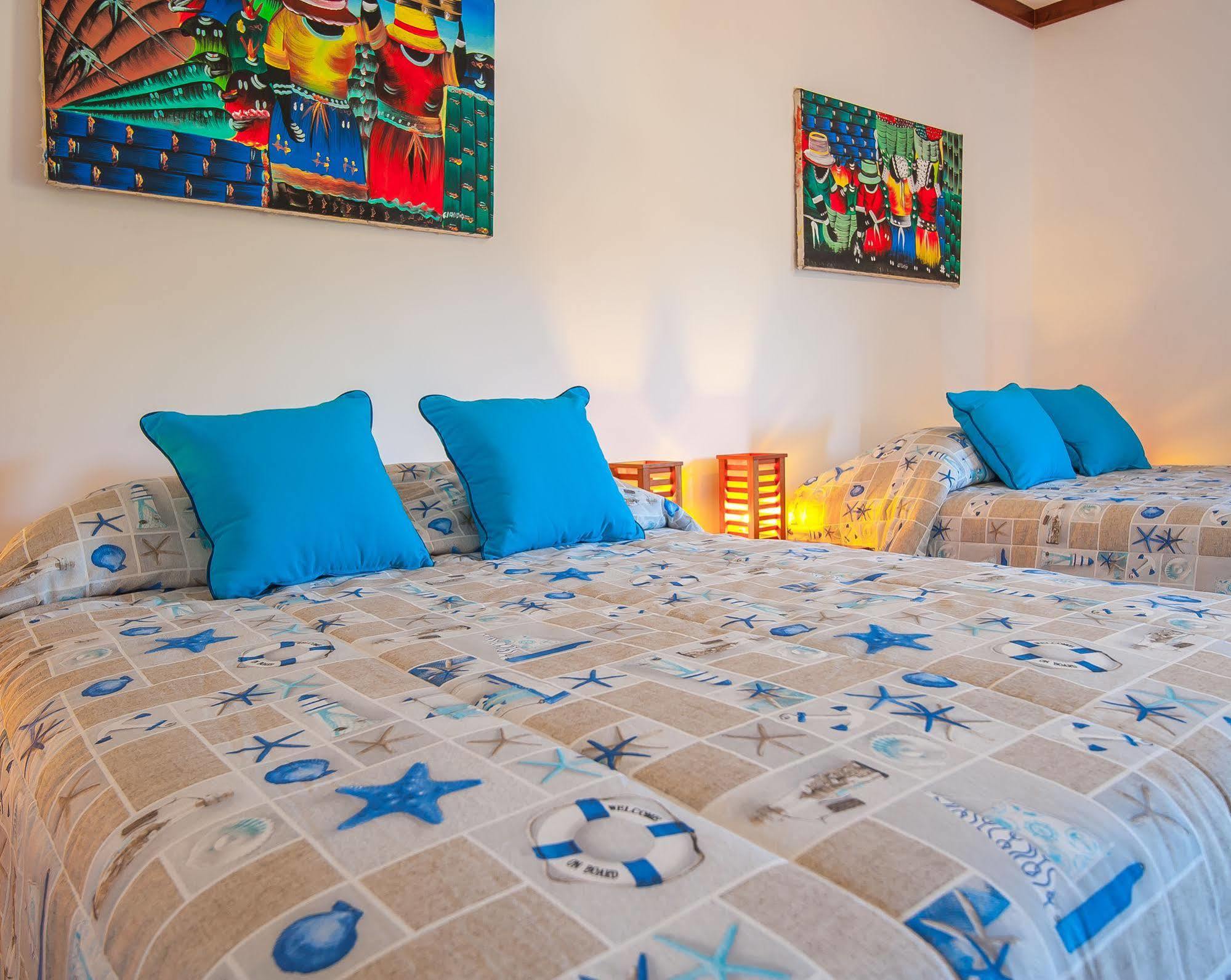 Hotel Los Corales West End Bagian luar foto
