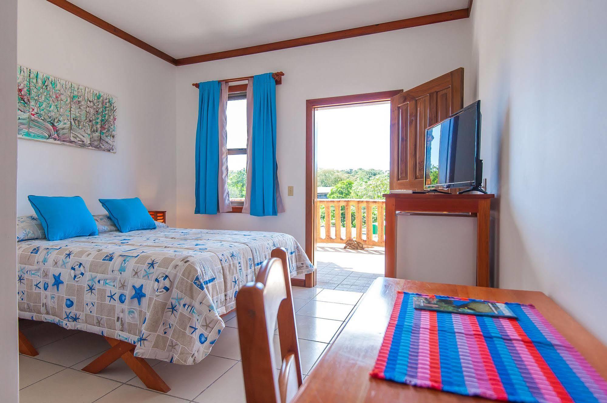 Hotel Los Corales West End Bagian luar foto